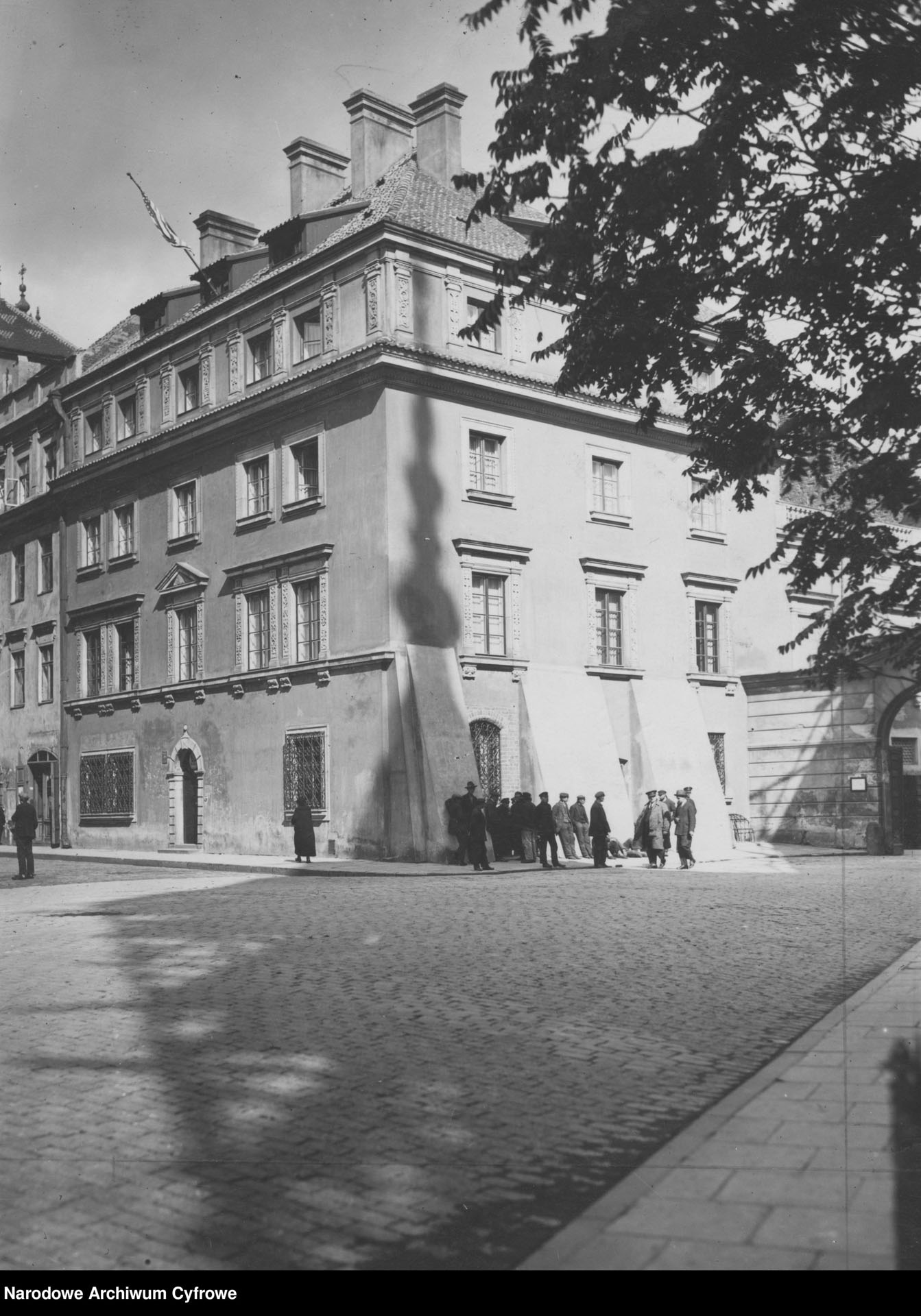 Budynek przy Świętojańskiej 2 przed wojną, fot. Narodowe Archiwum Cyfrowe